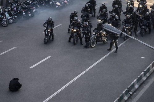 이란, 70% 고물가에 폭발한 민심… 시위 중 21세 청년 사망으로 정국 불투명