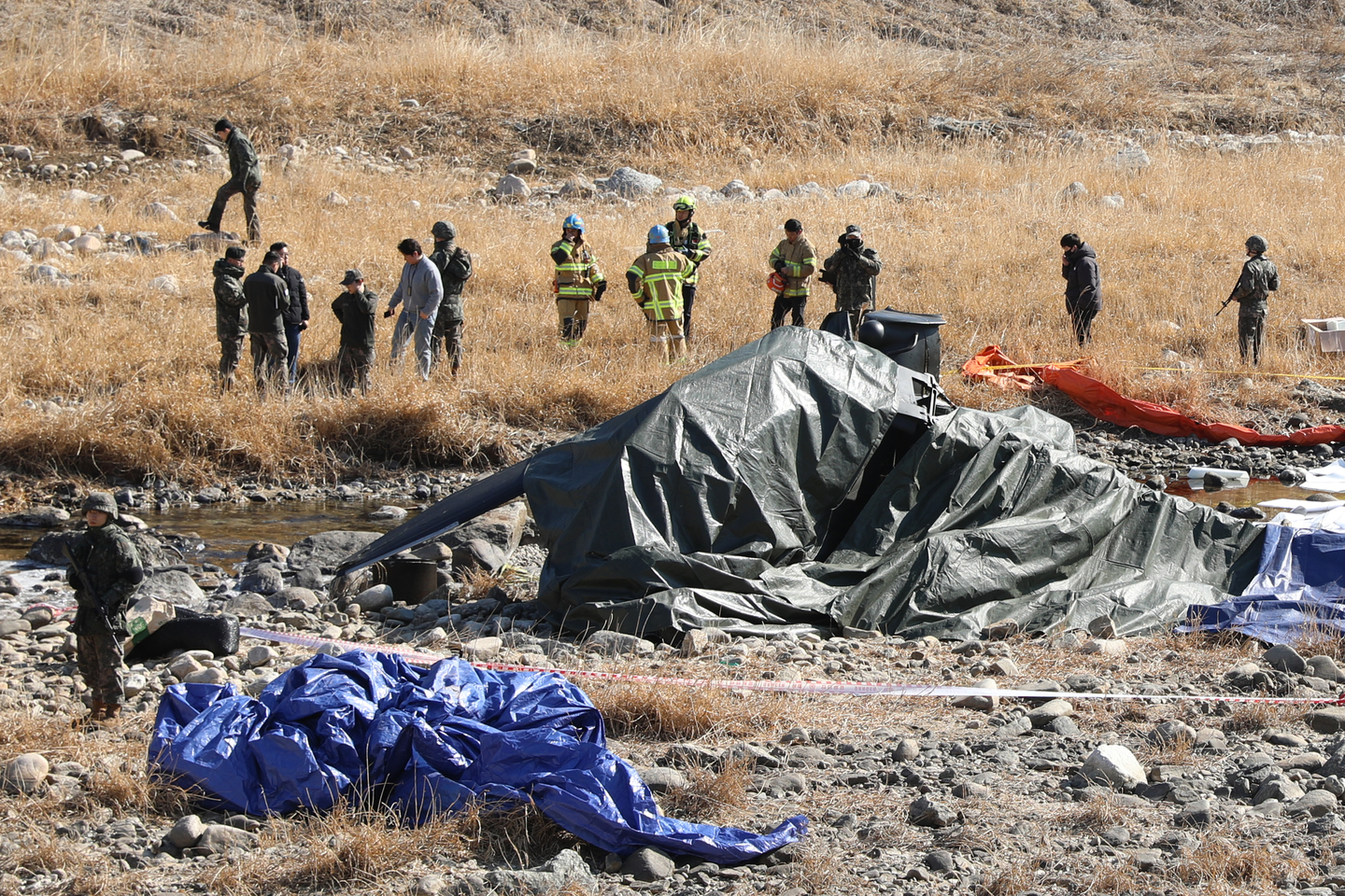 육군 코브라 공격헬기 가평서 훈련 중 추락… 탑승 장교 2명 순직
