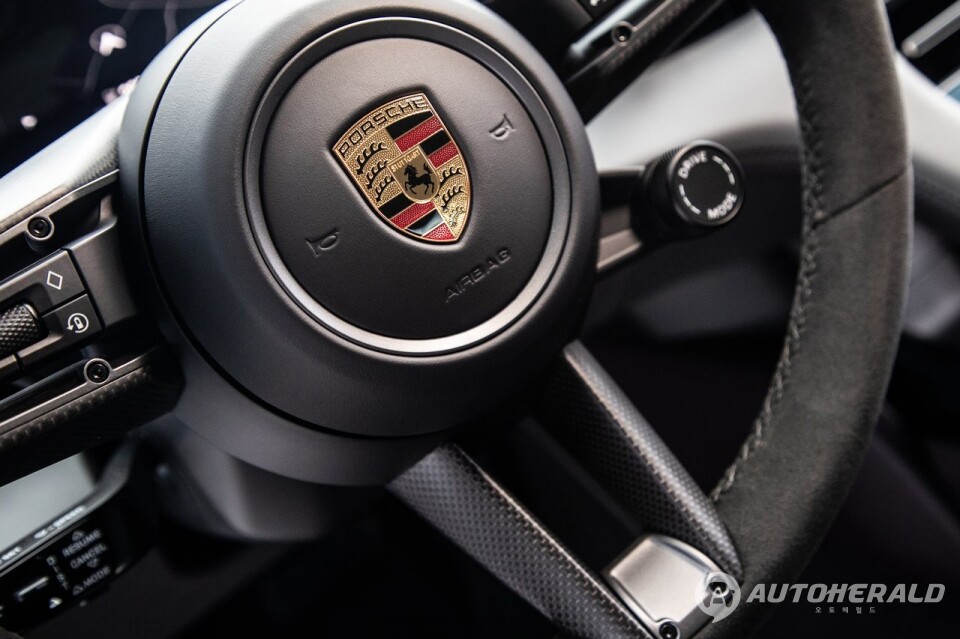 포르쉐 K1 전기차 계획 철회 ‘V6·V8 내연기관으로 2028년’ 출시