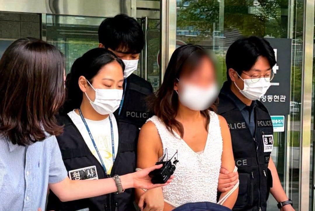 공무집행방해 엄벌 기조 속 현장 경찰관에게 침 뱉은 40대 여성 전격 구속