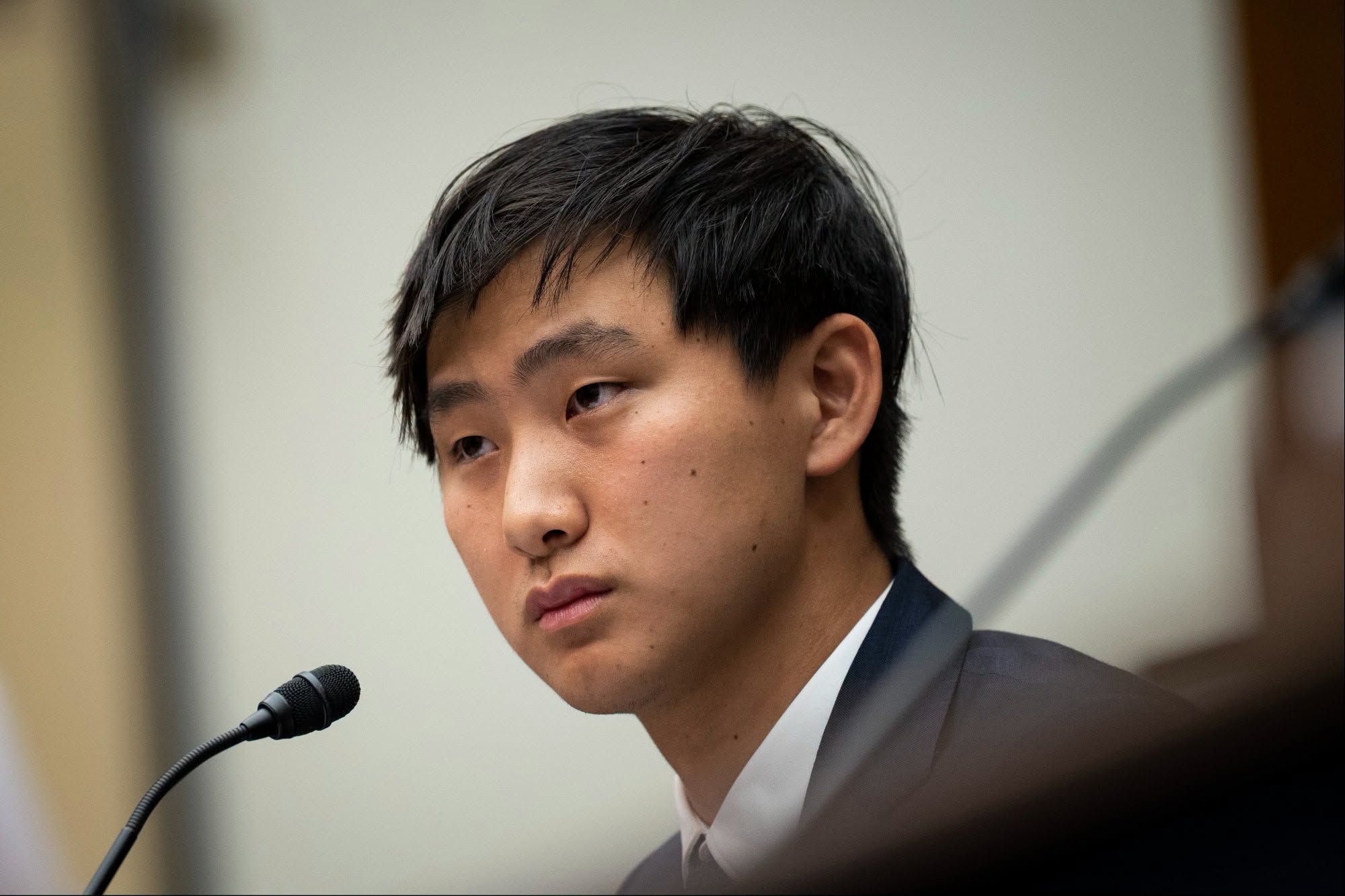28세 AI 억만장자 알렉산더 왕 “10대 청소년, ‘바이브 코딩’ 하나에 모든 시간 투자해야”
