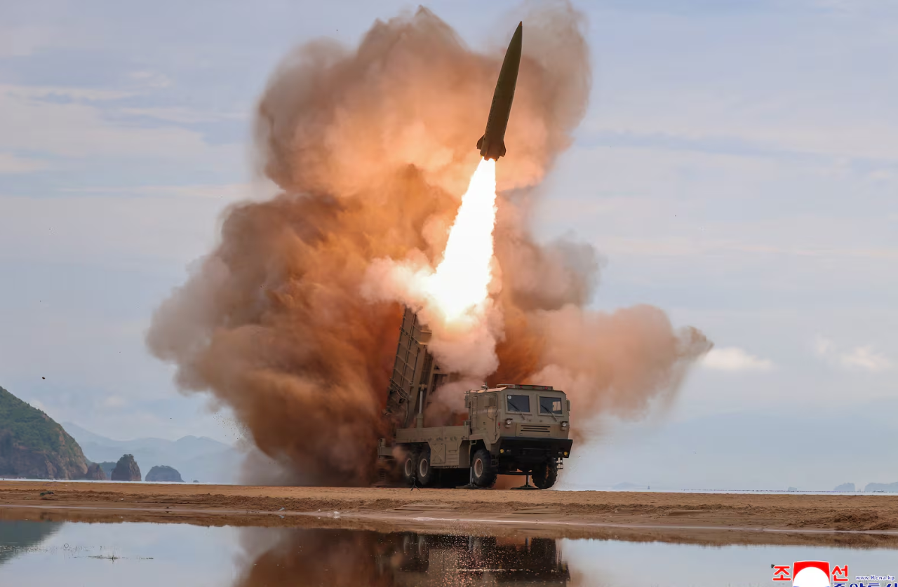 북한 KN-23 미사일, 우크라 전장서 전자전 재밍 극복 확인… 한미 연합 방공망 ‘새로운 안보 시험대’